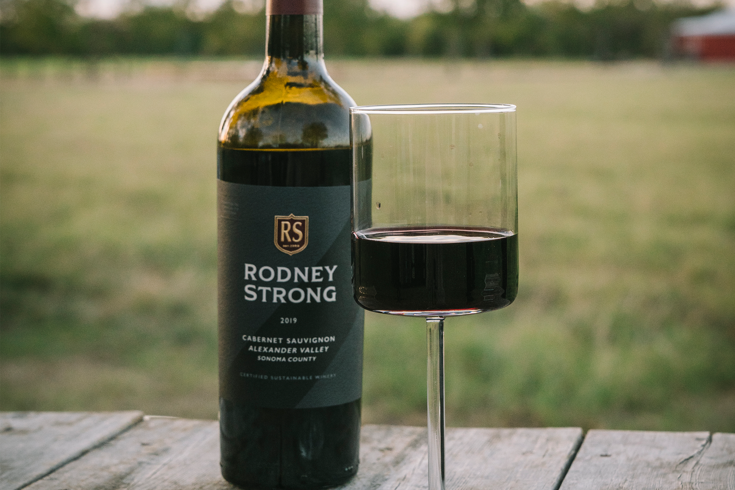 Bottle and glass of Rodney Strong Cabernet Sauvignon Alexander Valley 2019